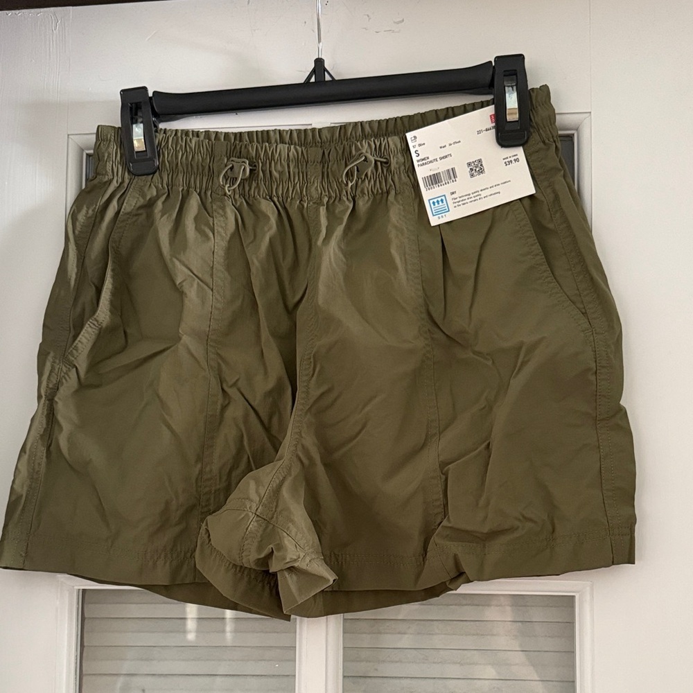 Uniqlo Women's Athletic Shorts - Olive Green